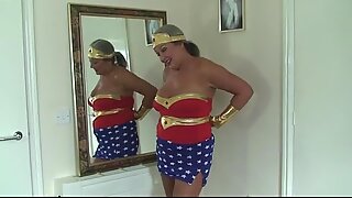 Maduras Slut en Cosplay como Wonder Women